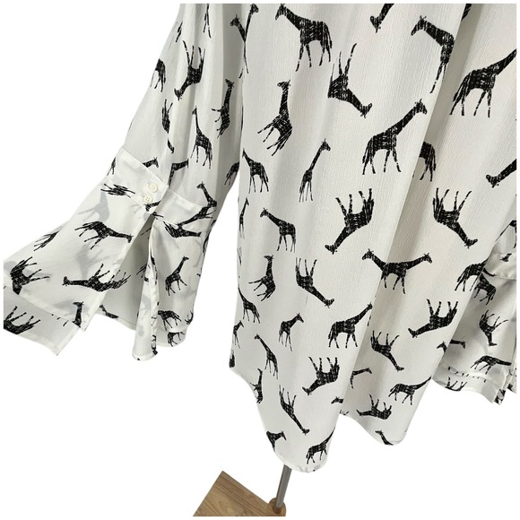 Chicos Womens White Black Giraffe Print Button Down Shirt Sz 1 US 8 Bell Sleeve - Picture 8 of 12